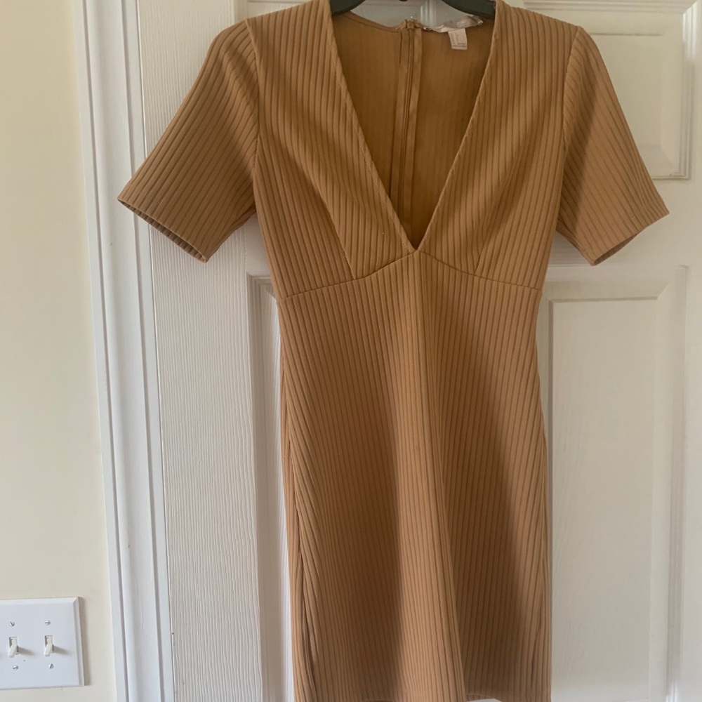 Dress - Picture 2 of 4